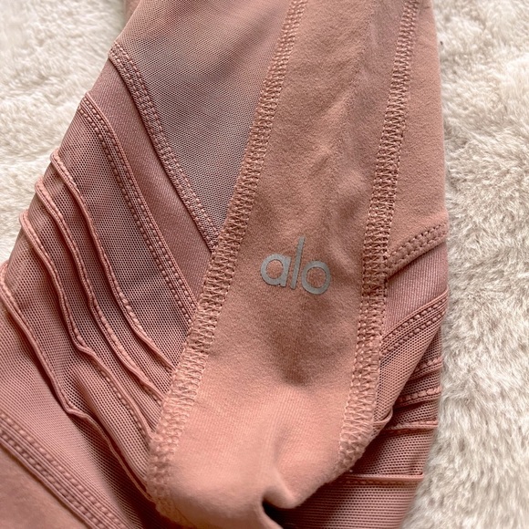 NWT ALO Yoga Ultimate High-Waist Legging Rosewater Size S - Picture 7 of 12